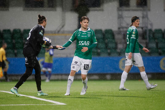 Brages Gustav Berggren och målvakt Adrian Engdahl