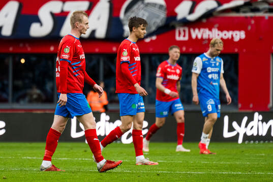 Helsingborgs Oscar Aga och Adrian Svanbäck deppar