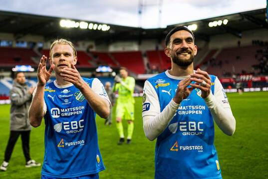 Oddevolds Linus Tornblad och Daniel Krezic jublar