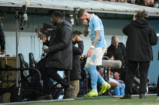 Malmö FFs Pontus Jansson lämnar planen