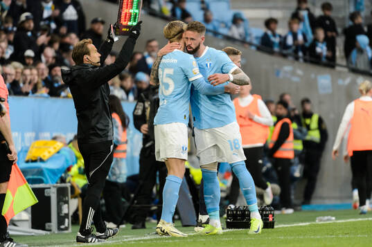 Malmö FFs Pontus Jansson byter med Nils Zätterström