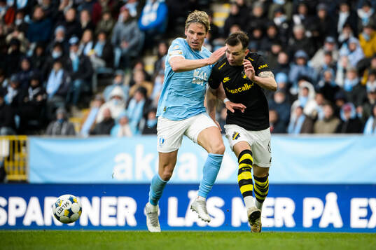 Malmö FFs Jens Stryger Larsen och AIKs Bersant Celina