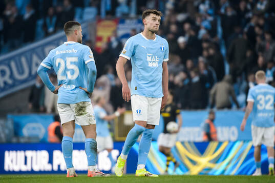 Malmö FFs Gabriel Busanello och Colin Rösler deppar