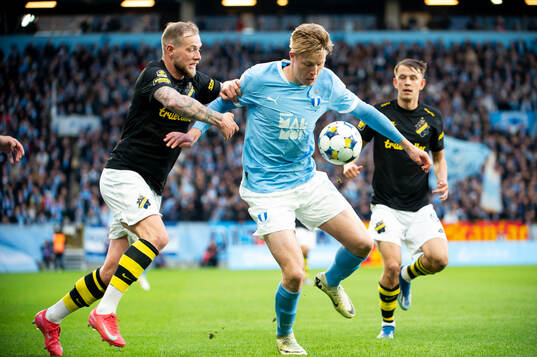 AIKs John Guidetti och Malmö FFs Nils Zätterström