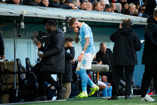 Malmö FFs Pontus Jansson lämnar planen
