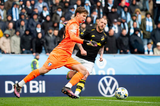 Malmö FFs målvakt Melker Ellborg mot AIKs AIKs John
