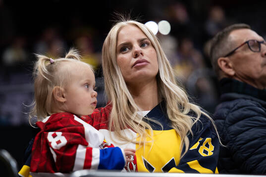 Rebecca Rohlsson, girlfriend, and Freya Ivy Pastrňák,
