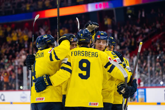 Leo Carlsson of Sweden celebrates