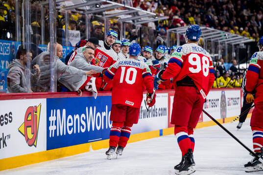 Roman Cervenka of Czech Republic celebrate
