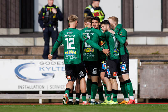 Varbergs Marc Ante Tokich jublar med laget