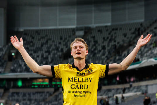 Mjällbys Alexander Johansson jublar