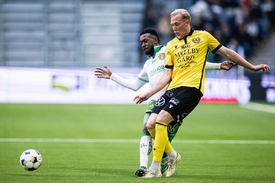 Hammarbys Shaquille Pinas och Mjällbys Herman Johansson