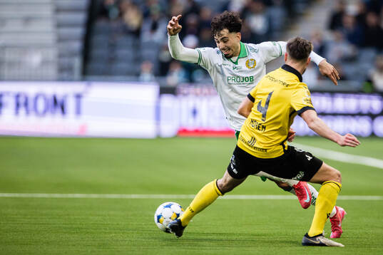 Hammarbys Sebastian Tounekti och Mjällbys Axel Norén