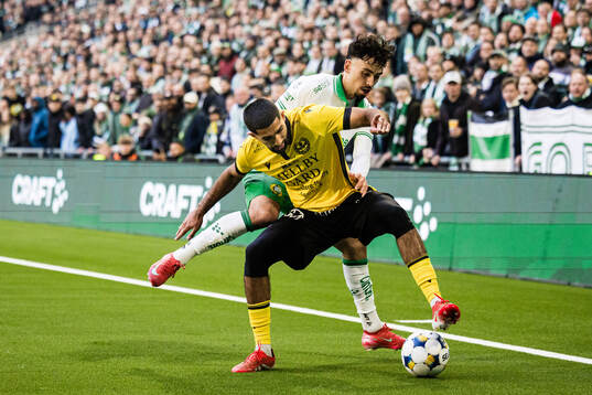 Hammarbys Sebastian Tounekti och Mjällbys Abdullah Iqbal
