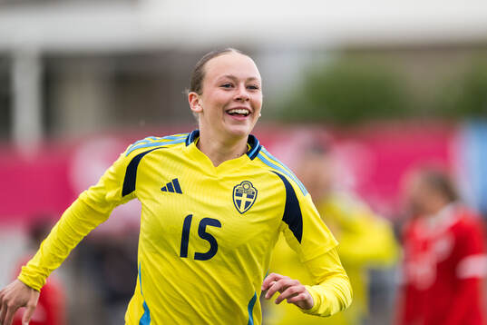 Sveriges Lovisa Breland jublar