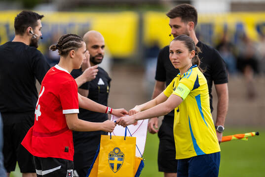 Österrikes Elina Schitter och Sveriges Ebba Hertzell