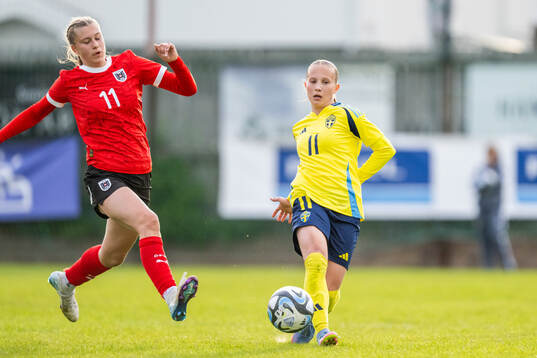 Österrikes Maya Lampl och Sveriges Fanny Peterson