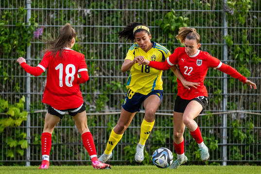 Sveriges Kaia Caruthers och Österrikes Linda Schöser