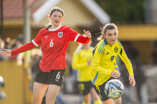Österrikes Sandra Rausch och Sveriges Rona Krasniqi