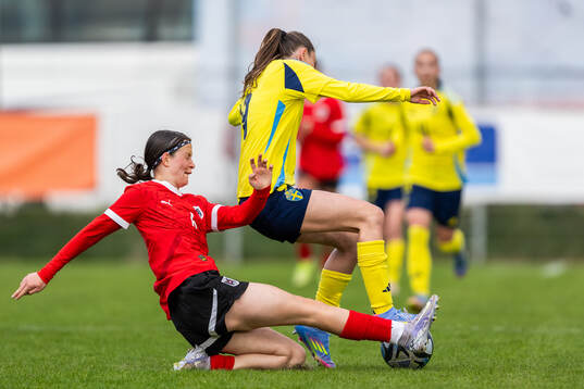 Österrikes Sandra Rausch och Sveriges Rona Krasniqi