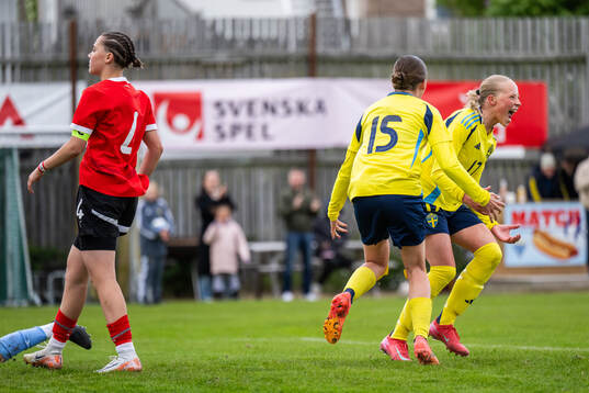 Sveriges Stina Myrén jublar