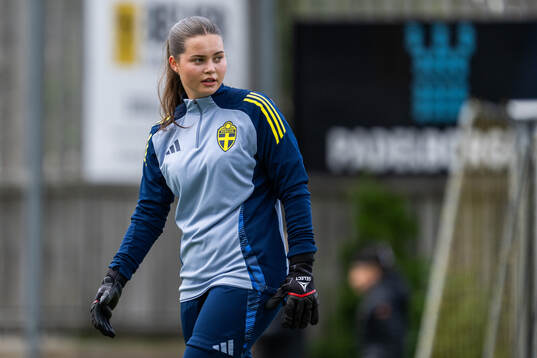 Sveriges målvakt Leah Kembel
