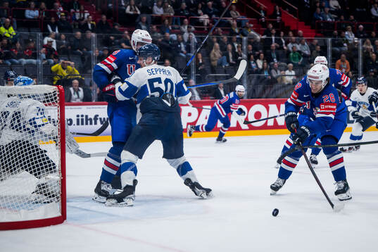 Zeev Buium of USA scores 2-2