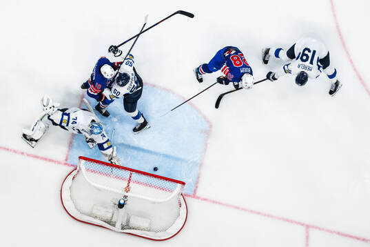 Bläddra bland fler bilder av 2025 IIHF Ice Hockey World Championship, day 13, quarterfinal, USA - Finland
