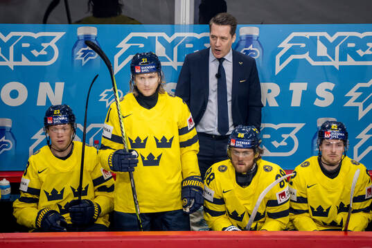 William Nylander and Head coach Sam Hallam of Sweden