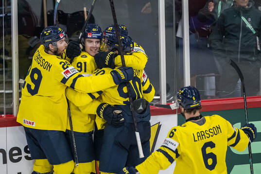Leo Carlsson celebritet with Marcus Pettersson, Marcus