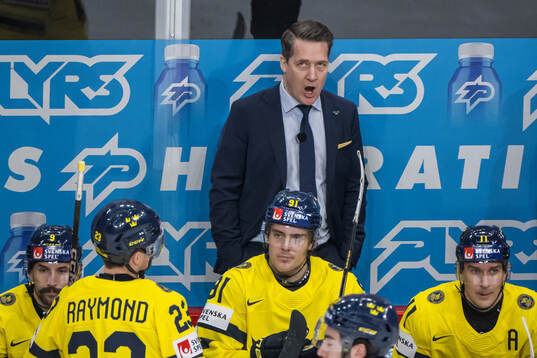 Head coach Sam Hallam of Sweden