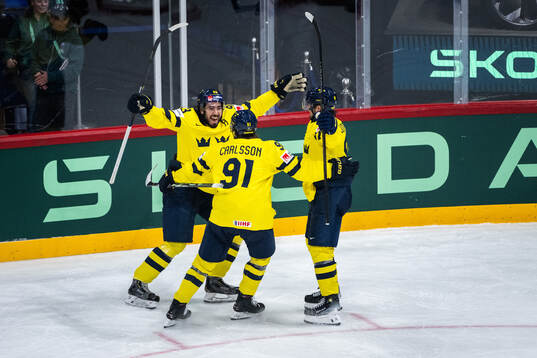 Mika Zibanejad and Leo Carlsson of Sweden celebrate