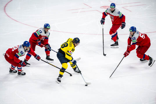 William Nylander of Sweden against David Pastrnak, Lukas