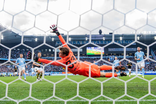 AIKs Anton Salétros oroar mot Malmö FFs målvakt Melker