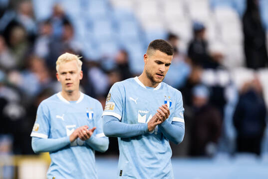 Malmö FFs Gabriel Busanello deppar