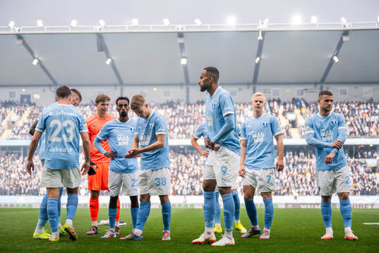 Malmö FFs Lasse Berg Johnsen, målvakt Melker Ellborg,