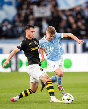 AIKs Áron Csongvai och Malmö FFs Hugo Bolin