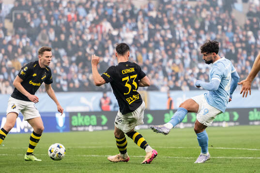 Malmö FFs Sead Haksabanovic och AIKs Áron Csongvai