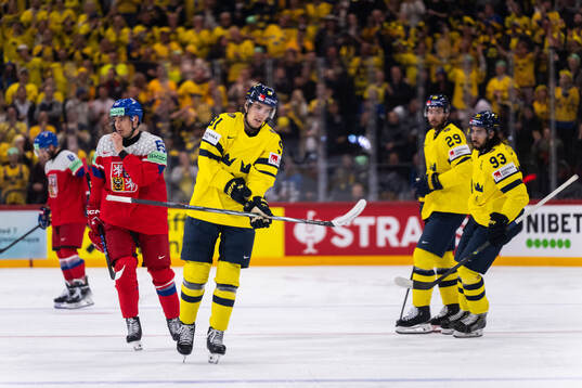 Leo Carlsson of Sweden celebrates