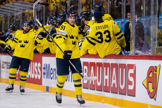 Leo Carlsson of Sweden celebrates