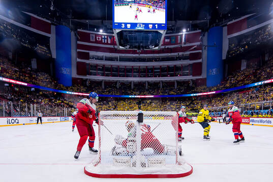 Leo Carlsson of Sweden scores the 4-1 goal behind Libor