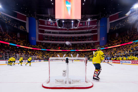 Filip Forsberg of Sweden celebrate the 5-2 goal
