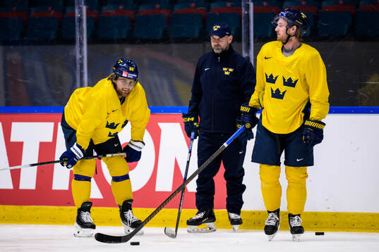 William Nylander, assistant coach Anders Sörensen and