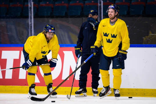 William Nylander, assistant coach Anders Sörensen and