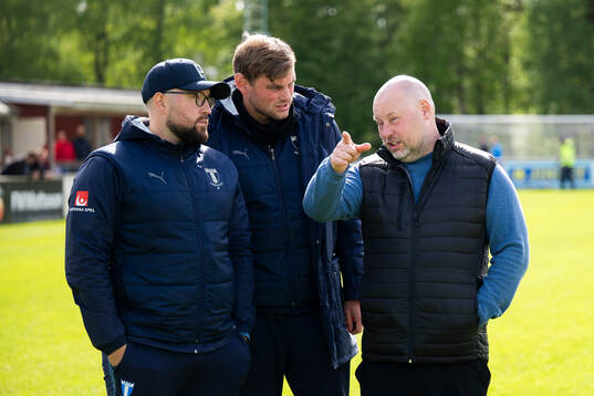 Malmö FFs tränare Jonas Valfridsson och Rikard Östergren