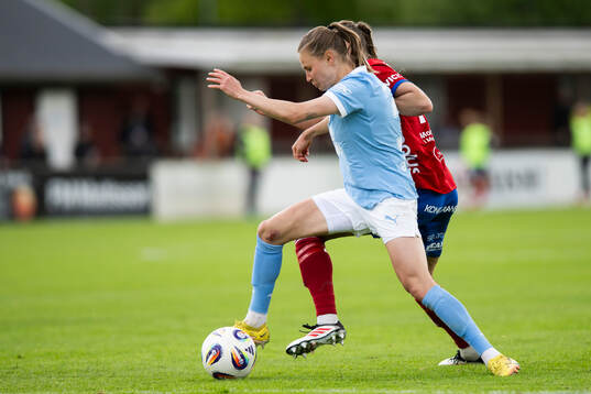 Malmö FFs Katariina Kosola och Vittsjös Olivia Wänglund