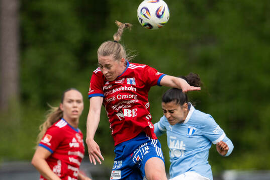 Vittsjös Sofie Rewucha i nickduell mot Malmö FFs Ines