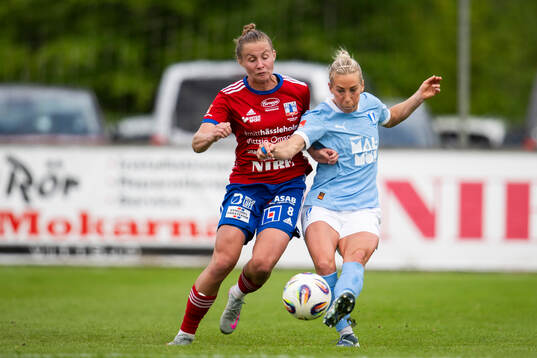 Vittsjös Sofie Rewucha och Malmö FFs Mia Persson