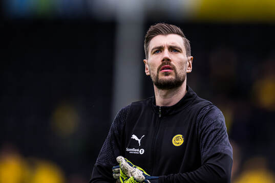 Nikita Haikin of Bodø/Glimt warms up