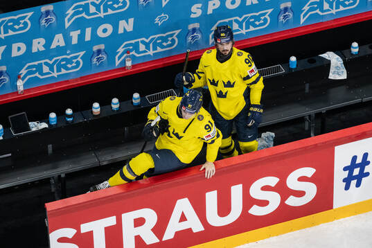 Leo Carlsson and Marcus Johansson of Sweden looks dejected